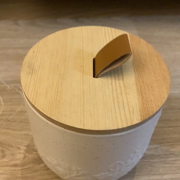 Beautiful Vintage Ceramic Jar with Floral Print - Picture 2 of 5